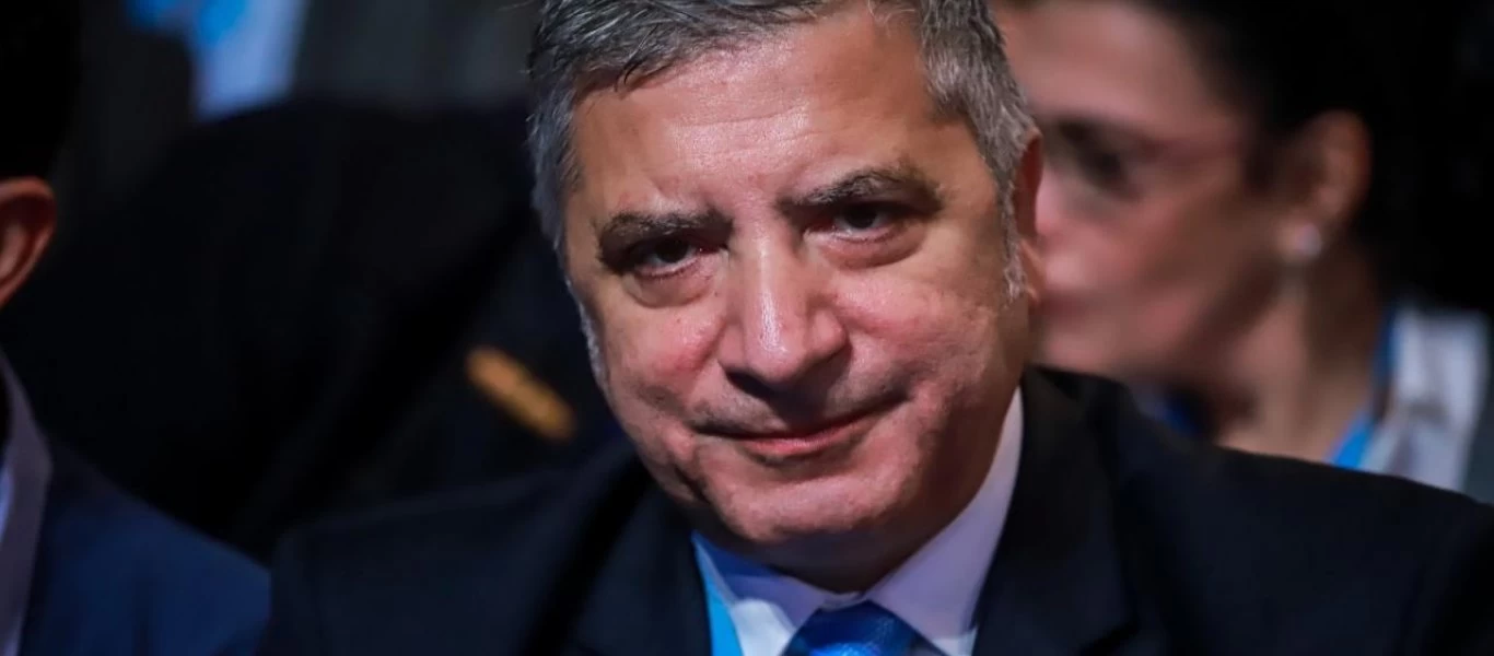 Δεν το λες και συνηθισμένο: Ο Γ.Πατούλης πήγε στην συνάντηση με τον Κ.Χατζηδάκη με... ποδήλατο (φωτο)